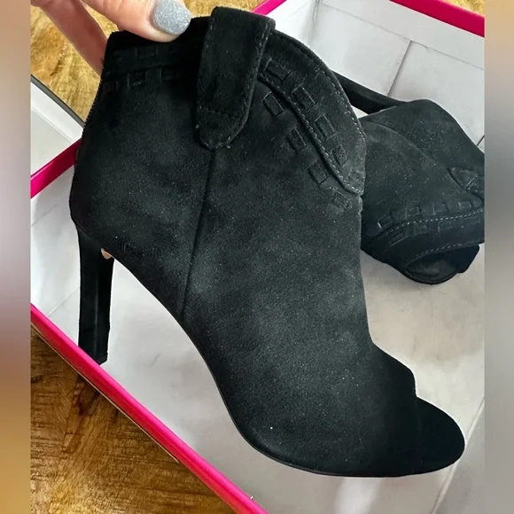 Vince Camuto new♠️ - Picture 9 of 11